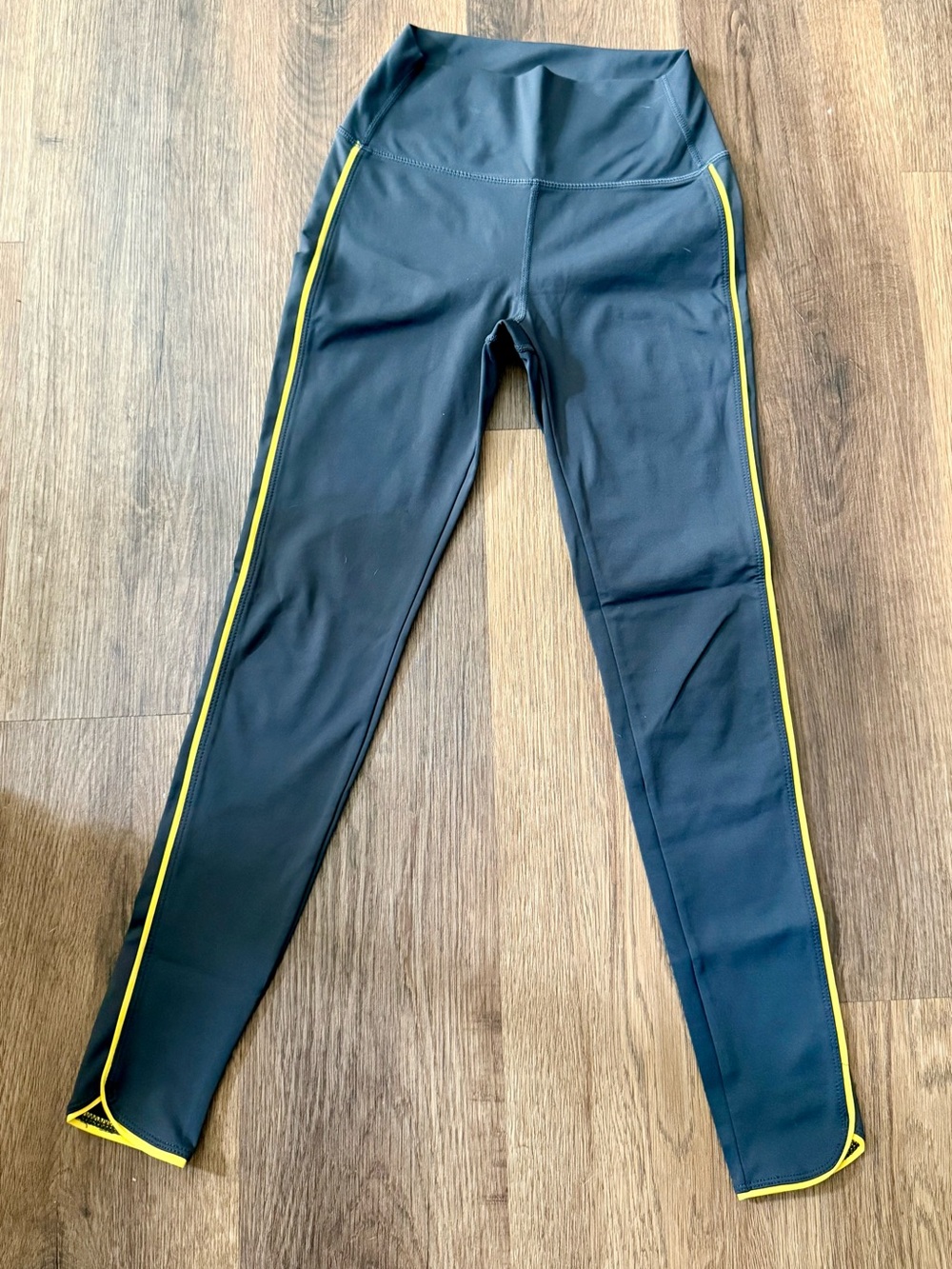 Splits 59 Women’s Leggings Charcoal with Yellow Trim- size small